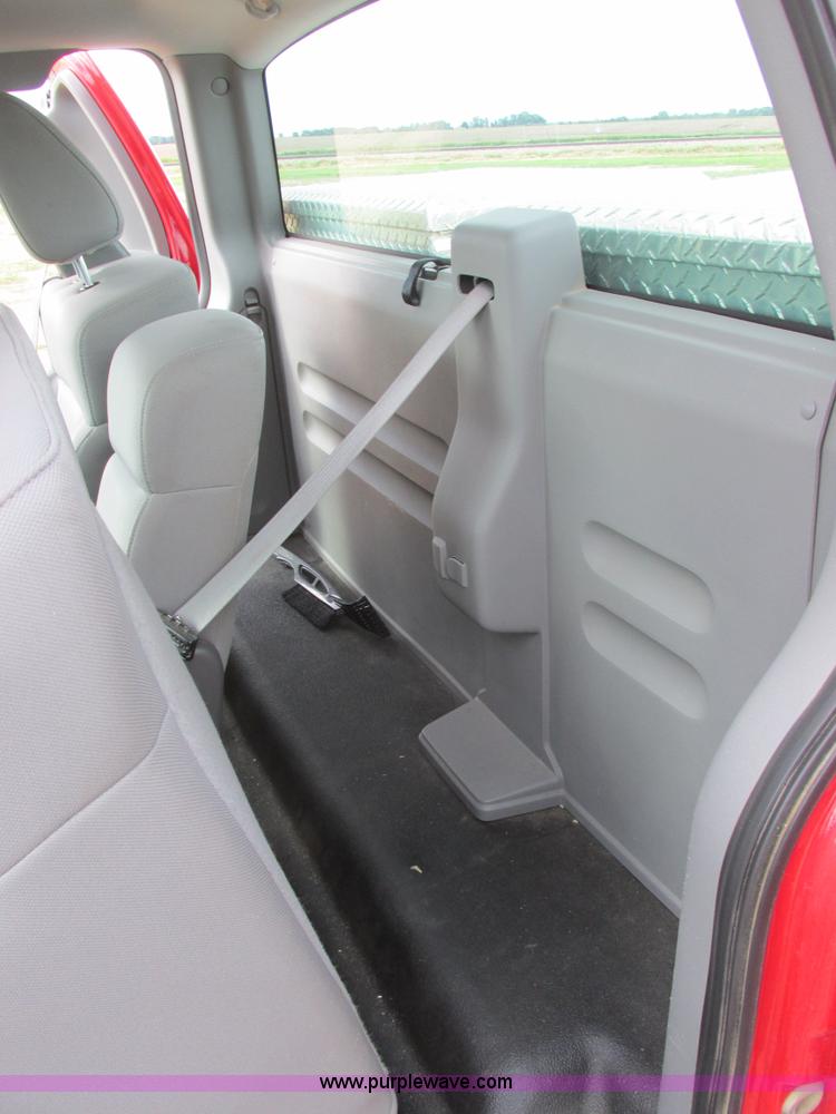 image for item I2525 2006 Ford F150 XL pickup truck