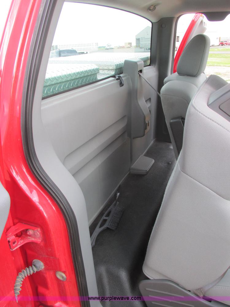 image for item I2525 2006 Ford F150 XL pickup truck