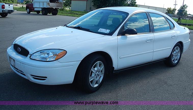 image for item I3568 2006 Ford Taurus SE