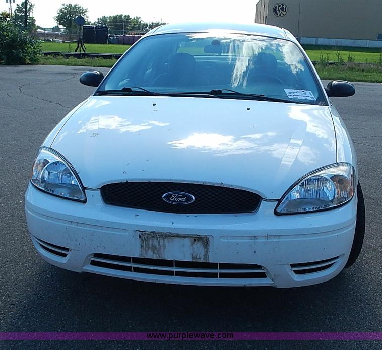 image for item I3568 2006 Ford Taurus SE