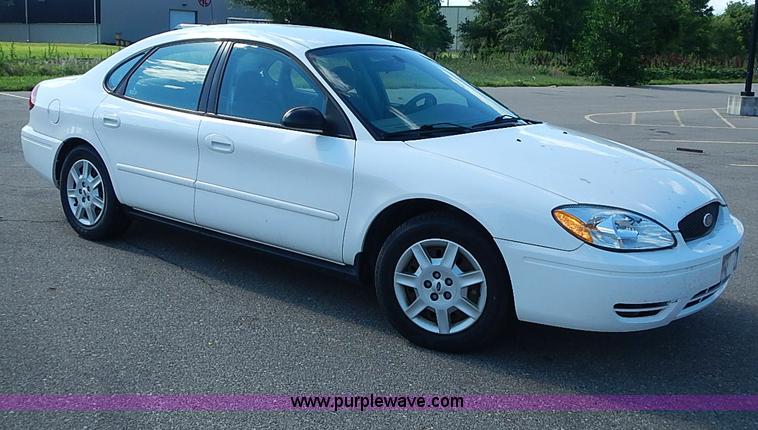 image for item I3568 2006 Ford Taurus SE