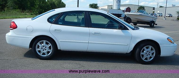 image for item I3568 2006 Ford Taurus SE