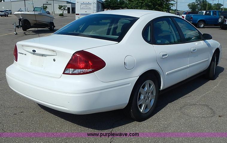 image for item I3568 2006 Ford Taurus SE