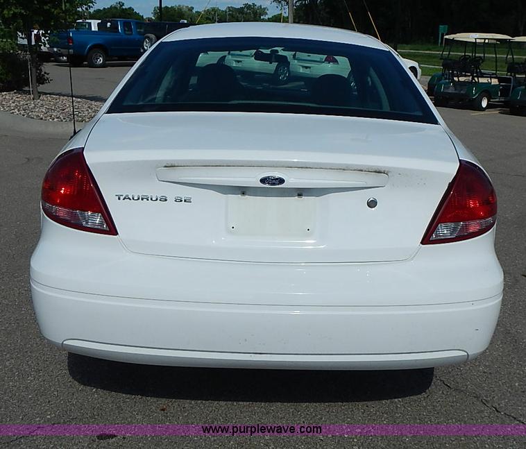 image for item I3568 2006 Ford Taurus SE