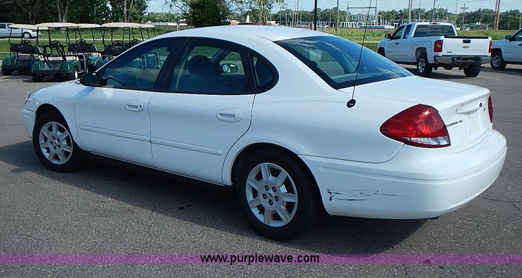 image for item I3568 2006 Ford Taurus SE