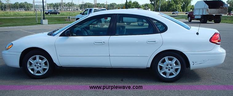 image for item I3568 2006 Ford Taurus SE