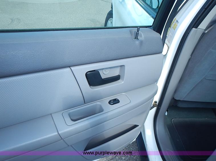 image for item I3568 2006 Ford Taurus SE