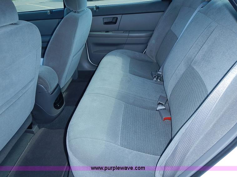 image for item I3568 2006 Ford Taurus SE