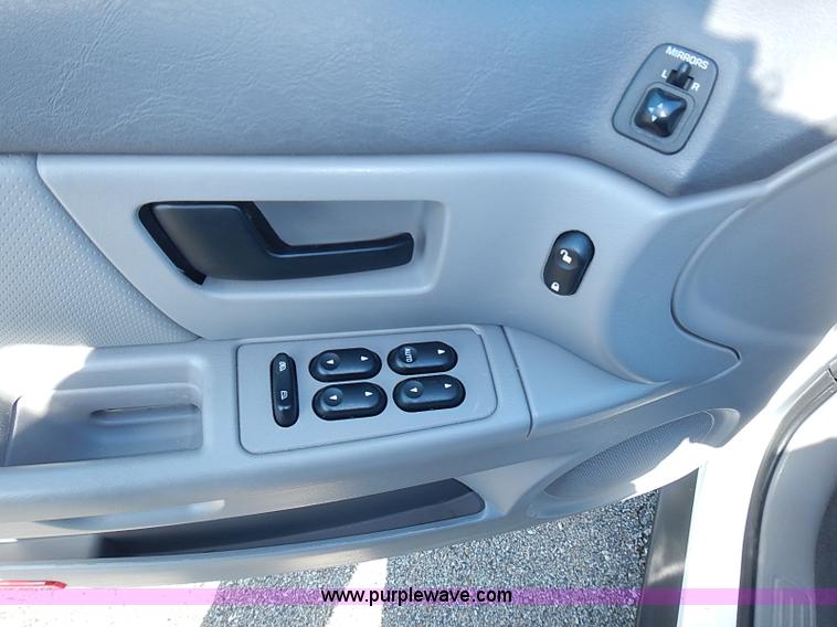 image for item I3568 2006 Ford Taurus SE