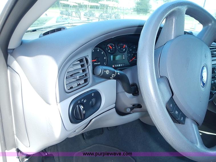 image for item I3568 2006 Ford Taurus SE