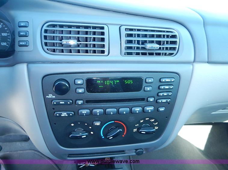 image for item I3568 2006 Ford Taurus SE