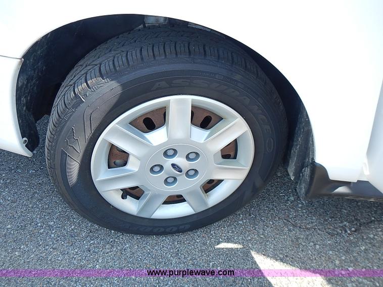 image for item I3568 2006 Ford Taurus SE