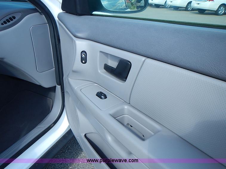 image for item I3568 2006 Ford Taurus SE