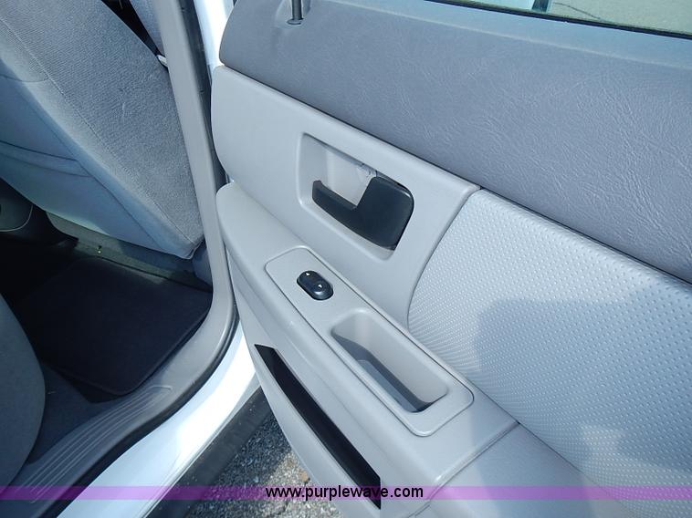 image for item I3568 2006 Ford Taurus SE