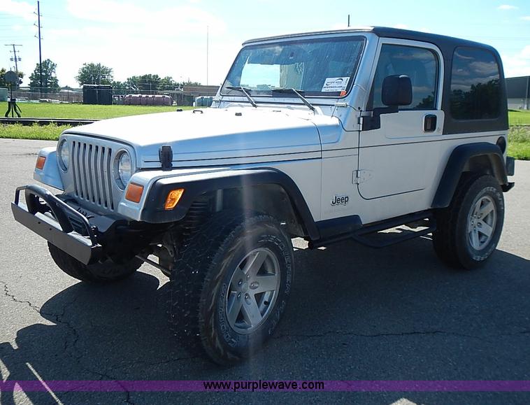 image for item I3569 2004 Jeep Wrangler X SUV