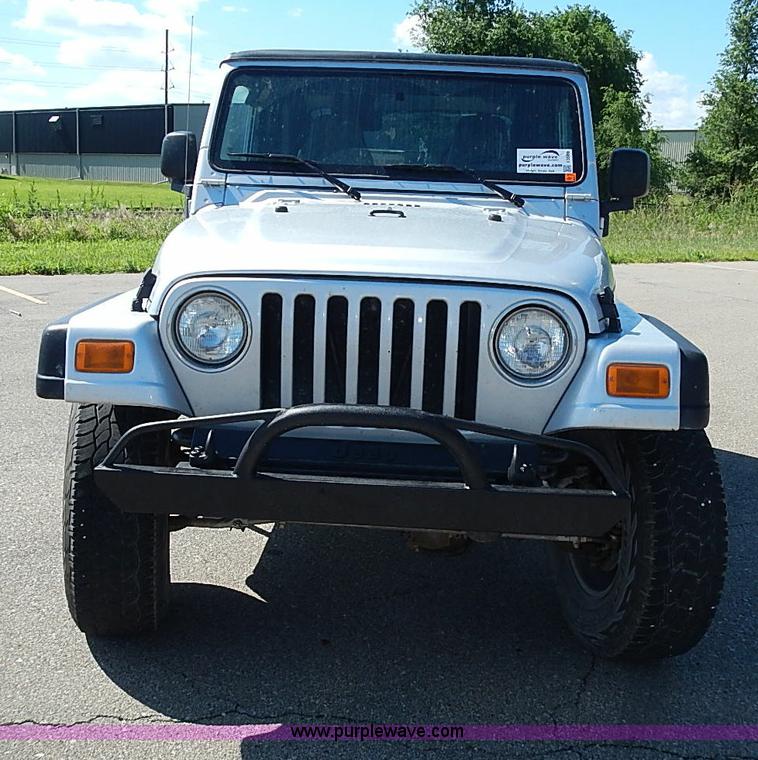 image for item I3569 2004 Jeep Wrangler X SUV