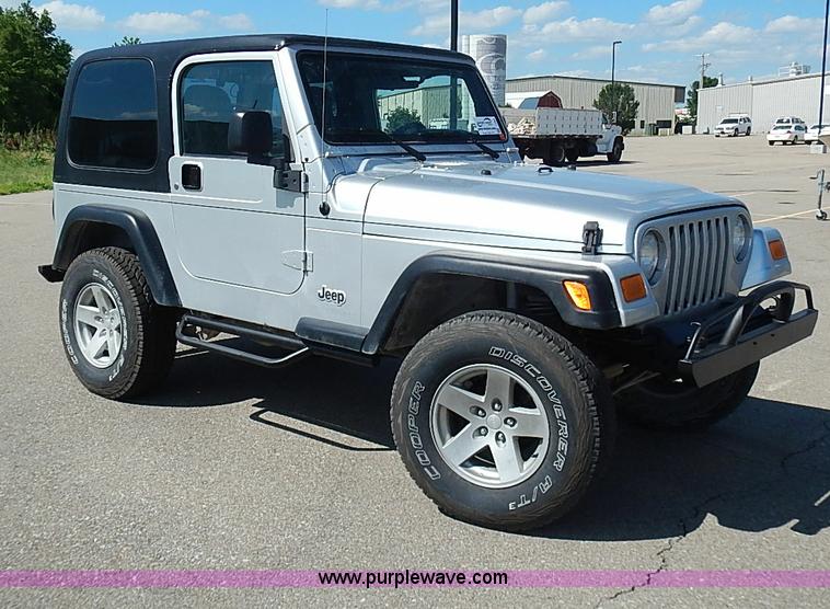 image for item I3569 2004 Jeep Wrangler X SUV