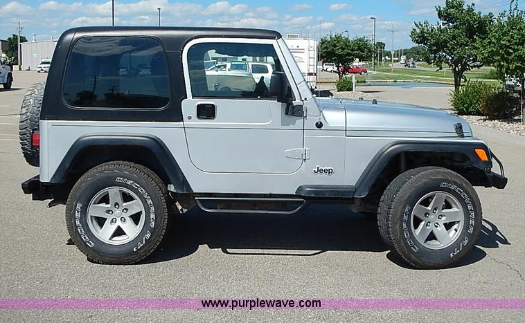 image for item I3569 2004 Jeep Wrangler X SUV