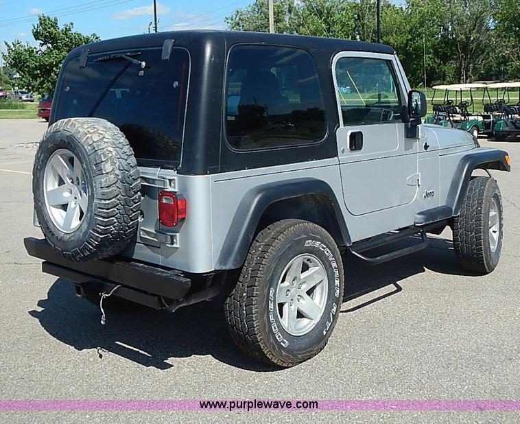 image for item I3569 2004 Jeep Wrangler X SUV