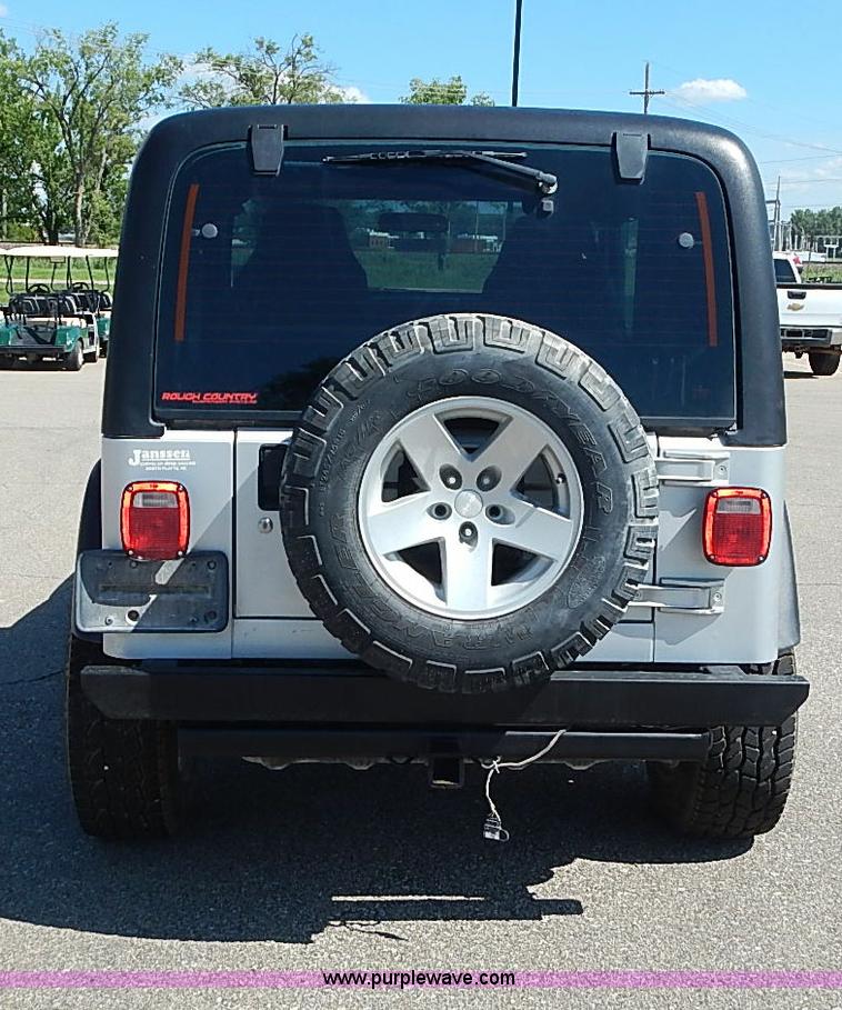 image for item I3569 2004 Jeep Wrangler X SUV