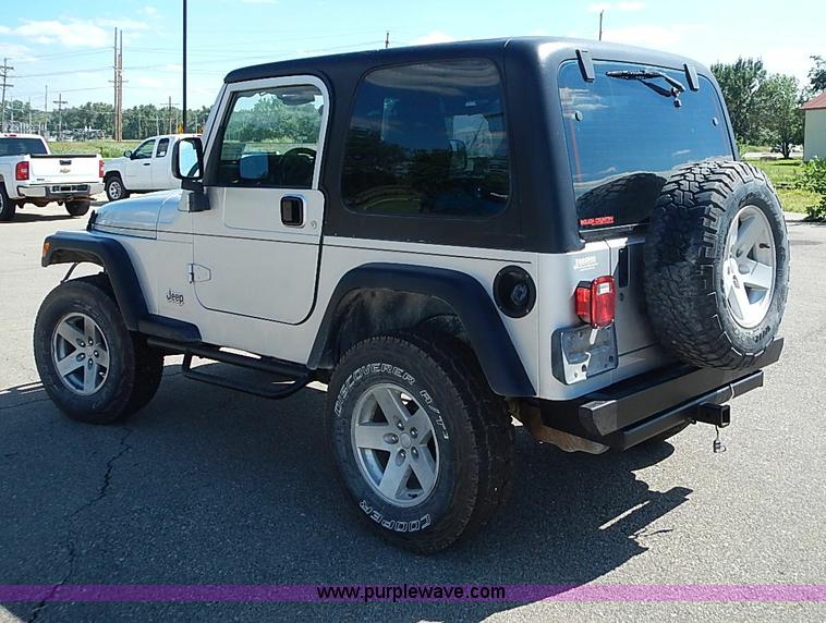 image for item I3569 2004 Jeep Wrangler X SUV