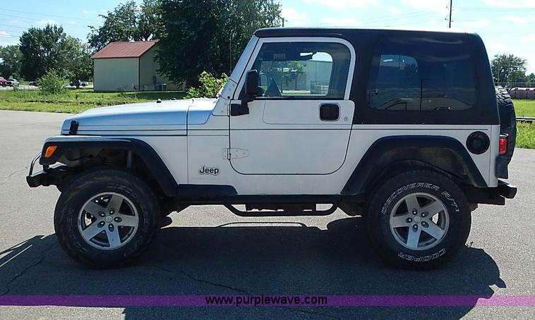 image for item I3569 2004 Jeep Wrangler X SUV