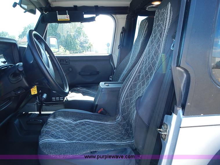 image for item I3569 2004 Jeep Wrangler X SUV