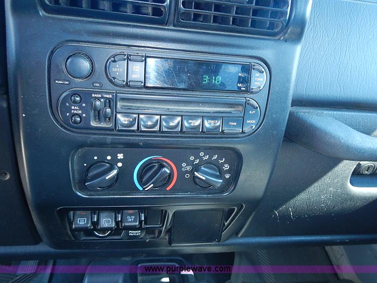 image for item I3569 2004 Jeep Wrangler X SUV