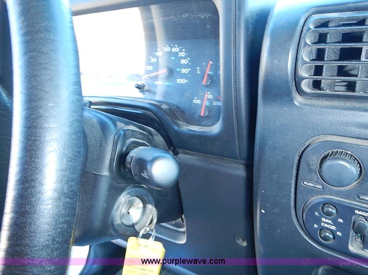 image for item I3569 2004 Jeep Wrangler X SUV