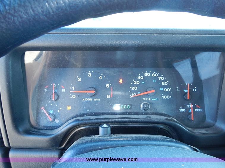 image for item I3569 2004 Jeep Wrangler X SUV