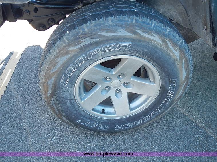 image for item I3569 2004 Jeep Wrangler X SUV