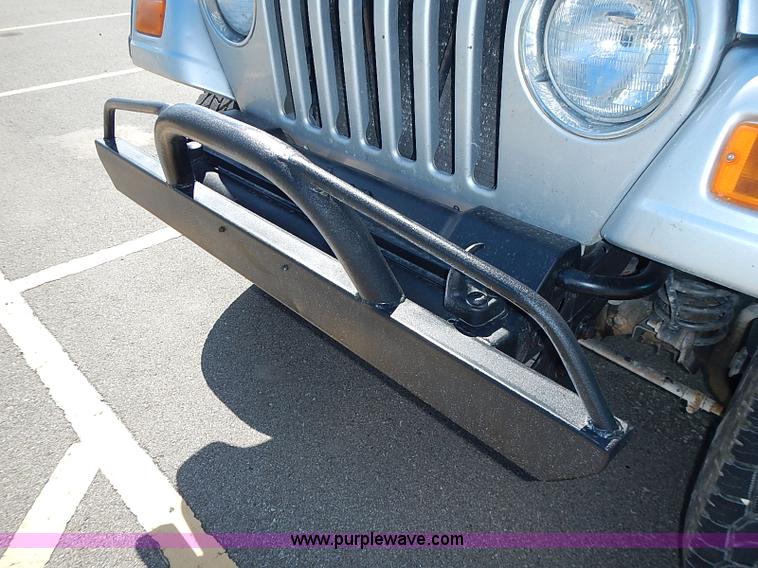 image for item I3569 2004 Jeep Wrangler X SUV