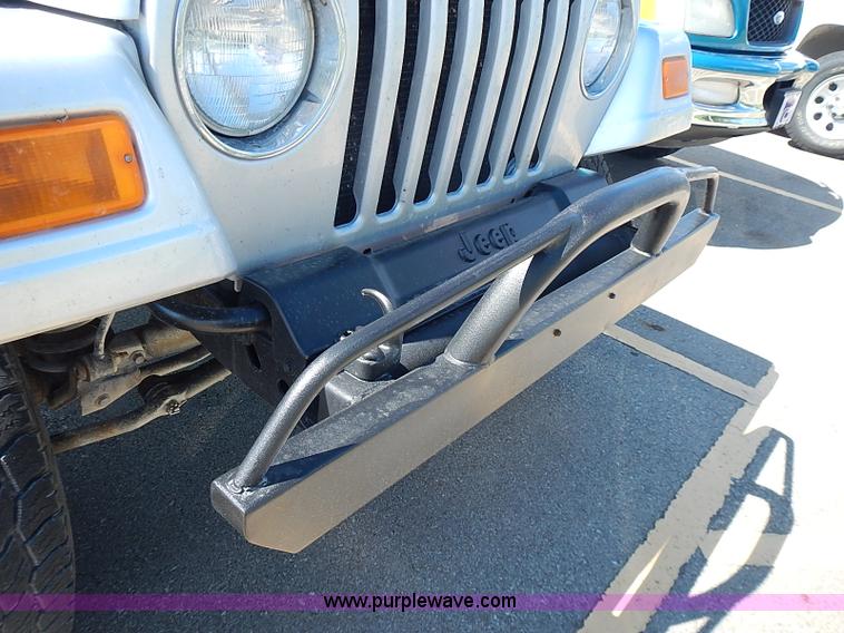 image for item I3569 2004 Jeep Wrangler X SUV