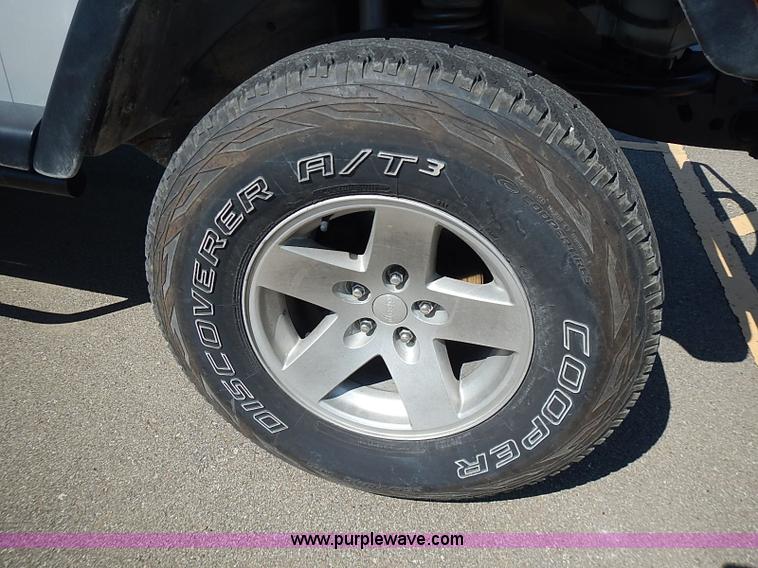 image for item I3569 2004 Jeep Wrangler X SUV