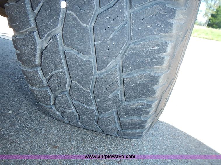 image for item I3569 2004 Jeep Wrangler X SUV