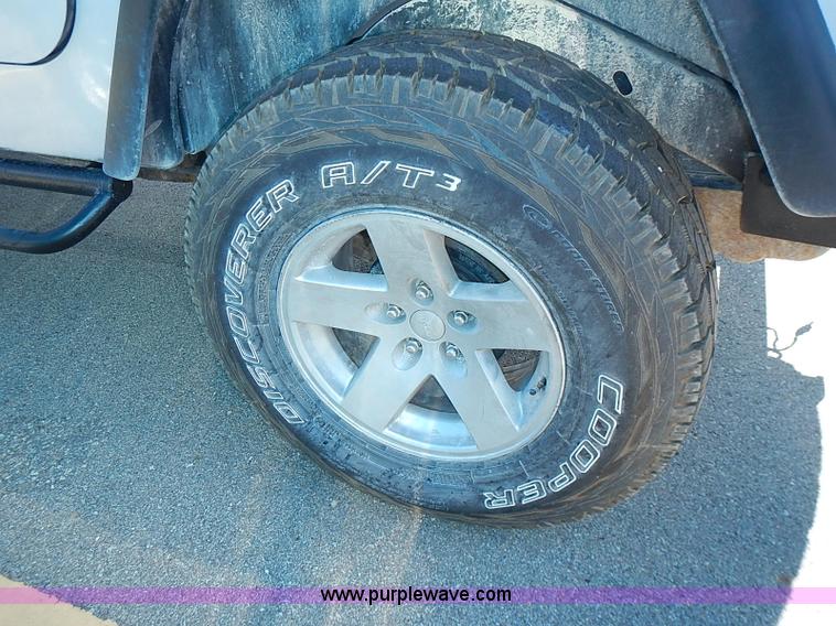 image for item I3569 2004 Jeep Wrangler X SUV