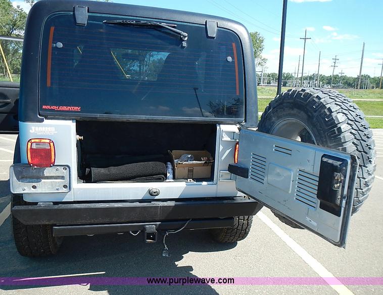 image for item I3569 2004 Jeep Wrangler X SUV