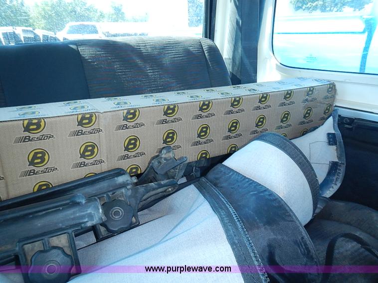 image for item I3569 2004 Jeep Wrangler X SUV