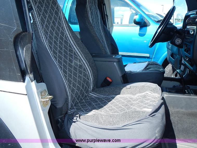 image for item I3569 2004 Jeep Wrangler X SUV