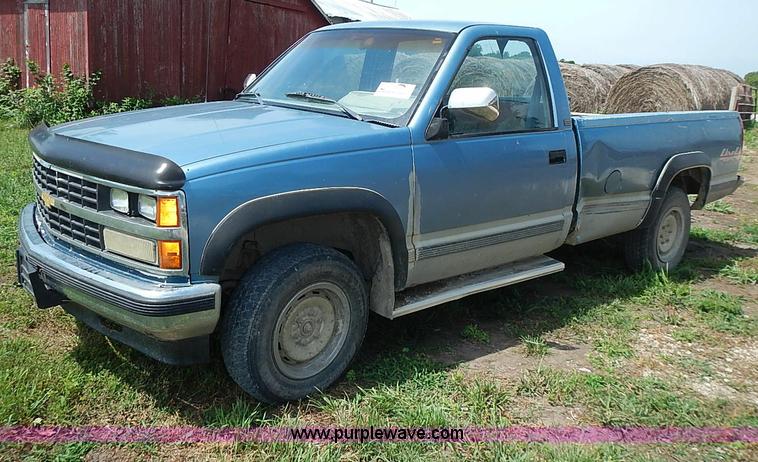 image for item I3594 1988 Chevrolet Scottsdale 1500 pickup truck