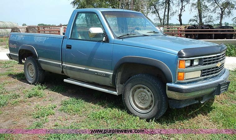 image for item I3594 1988 Chevrolet Scottsdale 1500 pickup truck