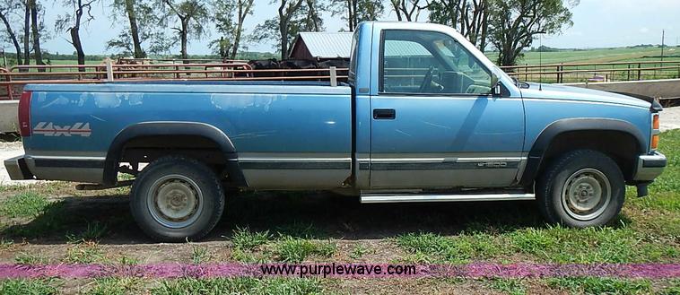 image for item I3594 1988 Chevrolet Scottsdale 1500 pickup truck