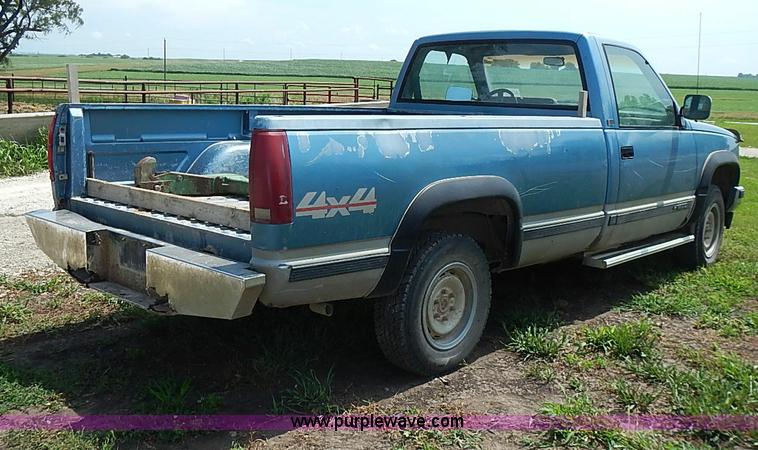 image for item I3594 1988 Chevrolet Scottsdale 1500 pickup truck