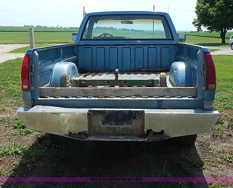 image for item I3594 1988 Chevrolet Scottsdale 1500 pickup truck