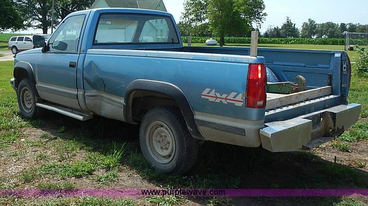 image for item I3594 1988 Chevrolet Scottsdale 1500 pickup truck