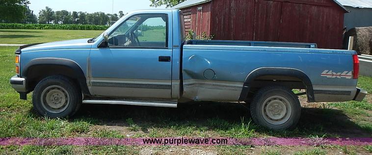 image for item I3594 1988 Chevrolet Scottsdale 1500 pickup truck