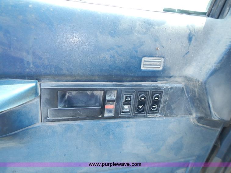 image for item I3594 1988 Chevrolet Scottsdale 1500 pickup truck