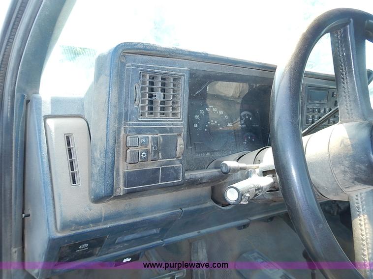 image for item I3594 1988 Chevrolet Scottsdale 1500 pickup truck