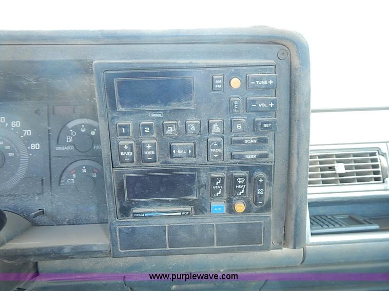 image for item I3594 1988 Chevrolet Scottsdale 1500 pickup truck