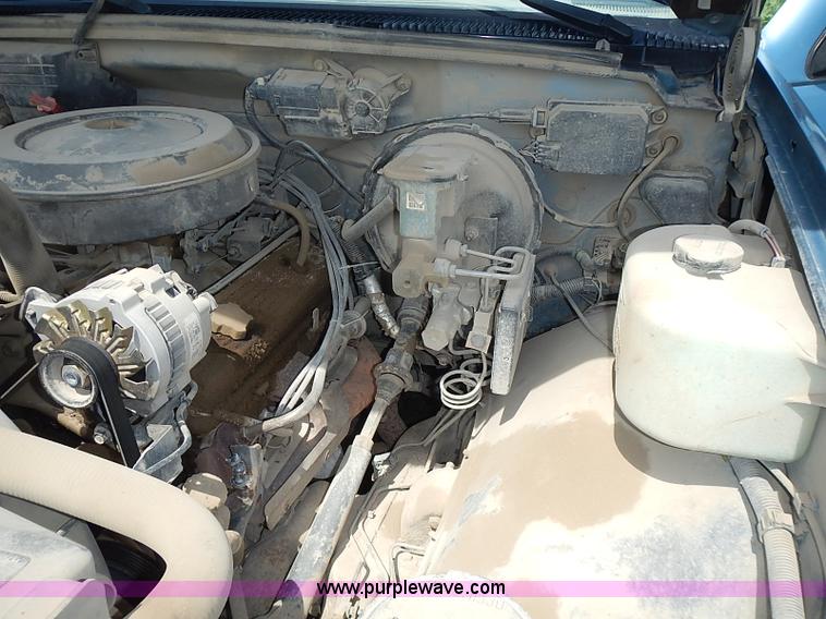 image for item I3594 1988 Chevrolet Scottsdale 1500 pickup truck